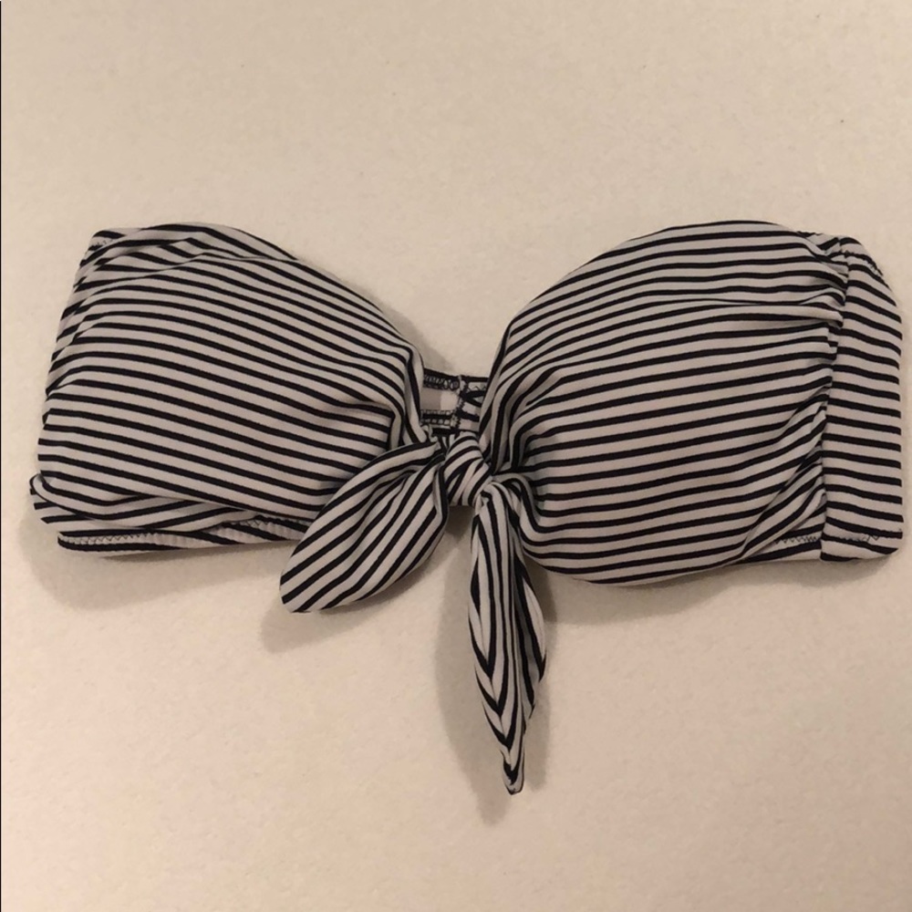 Strapless front-tie bikini top